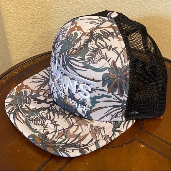 VANS Floral Embroidered Trucker Snapback Cap Size One Size-Unisex - Picture 3 of 5
